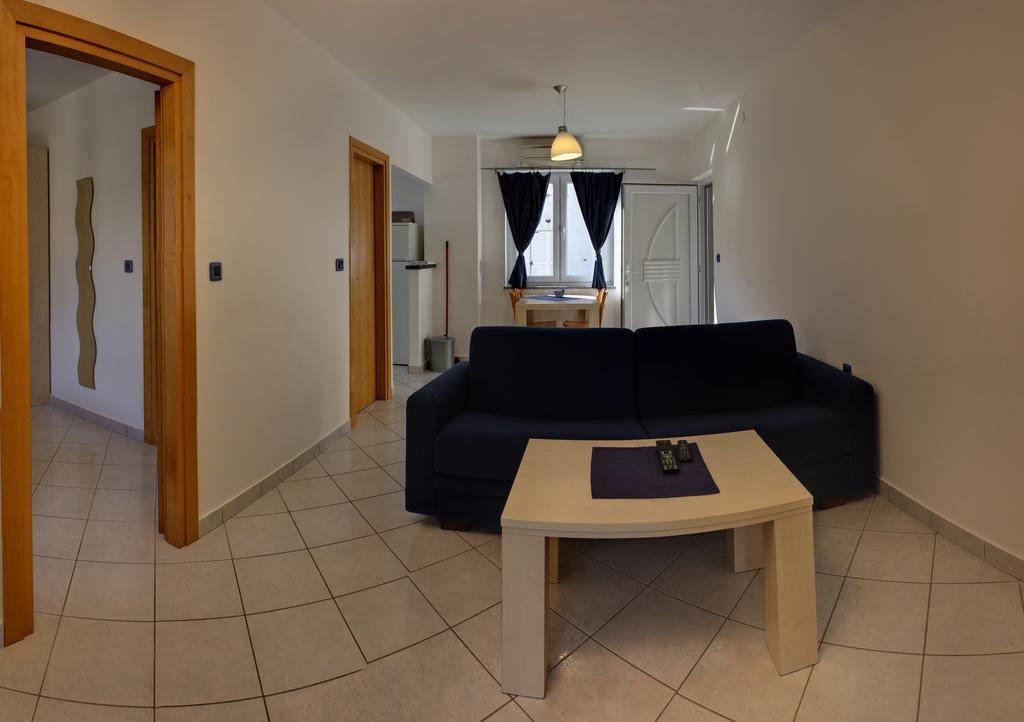 Apartment Vis A Vis Apartments