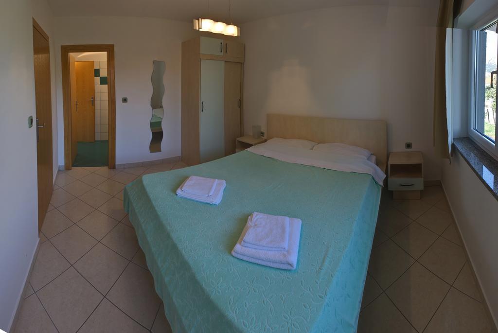 Apartment Vis A Vis Apartments Baska (Krk)