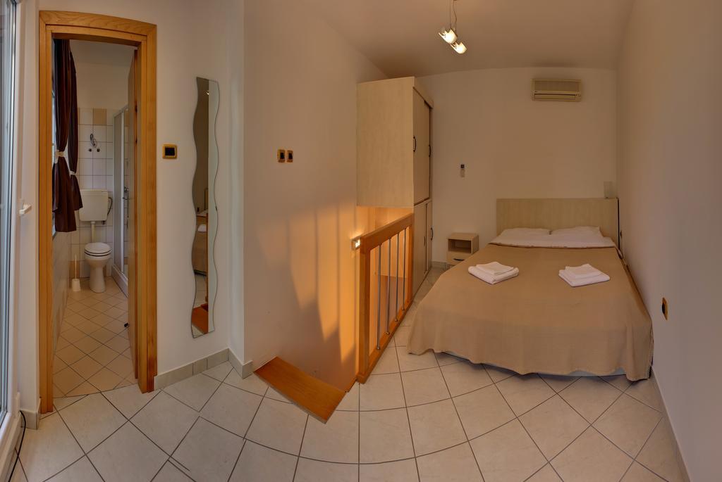 Apartment Vis A Vis Apartments Baska (Krk)