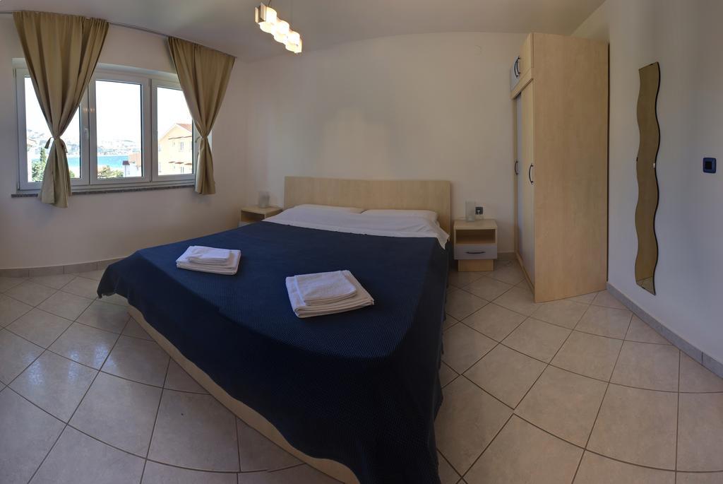 Apartment Vis A Vis Apartments