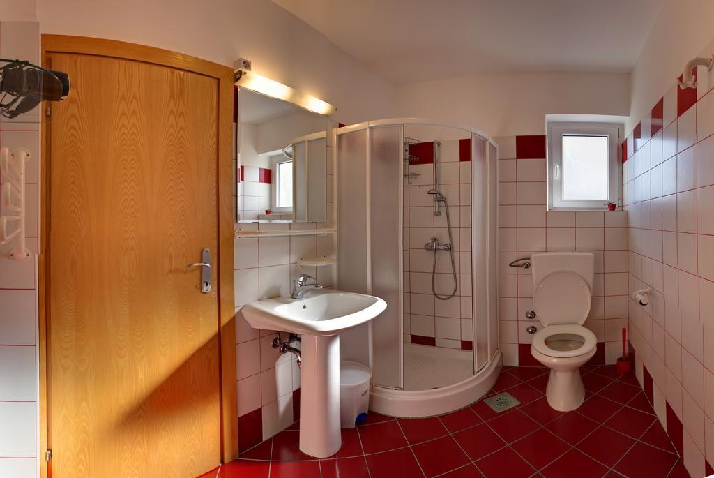 Vis A Vis Apartments *