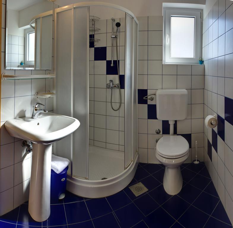 Vis A Vis Apartments Apartment
